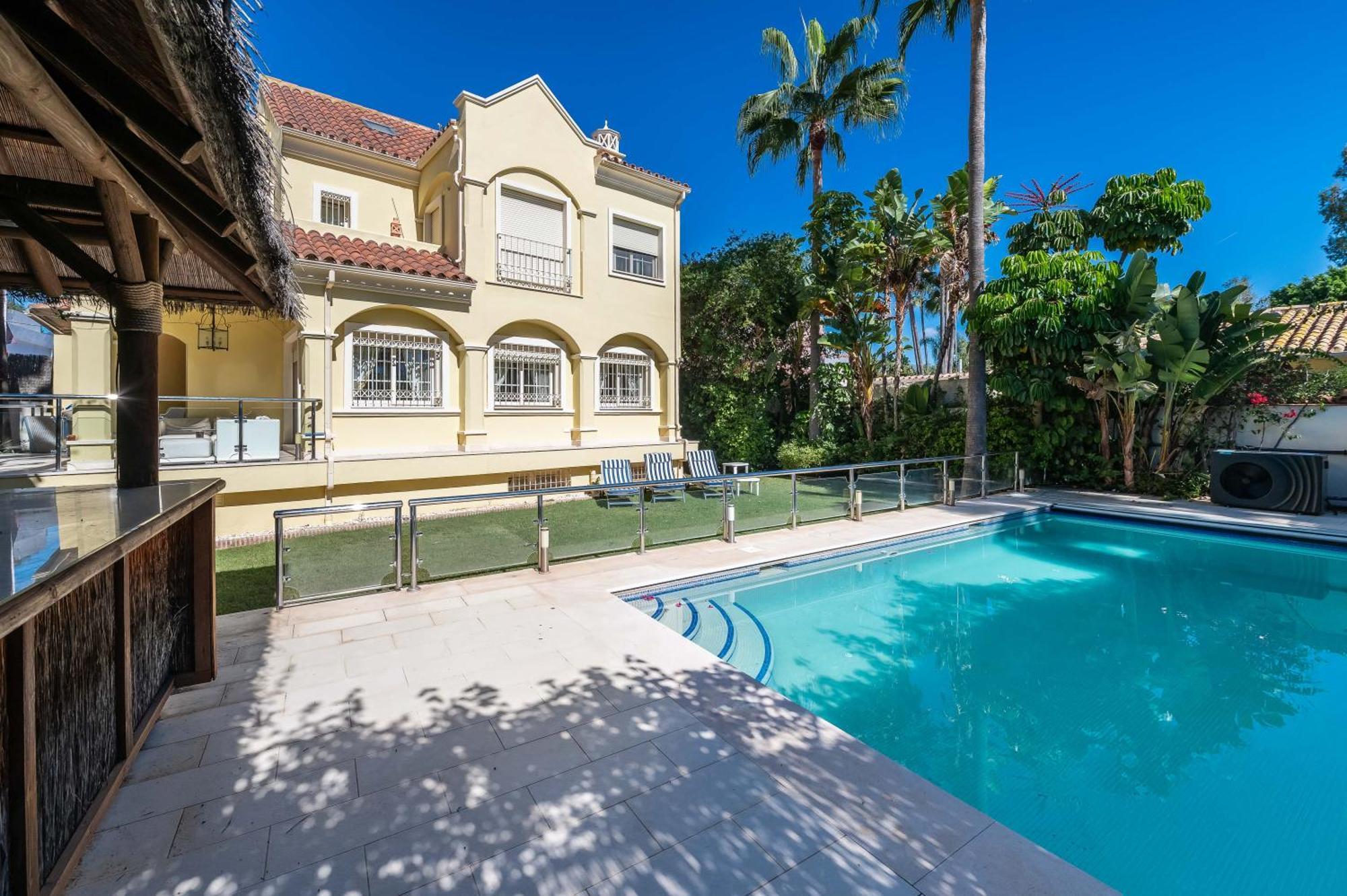 Beachside With Heated Pool Villa