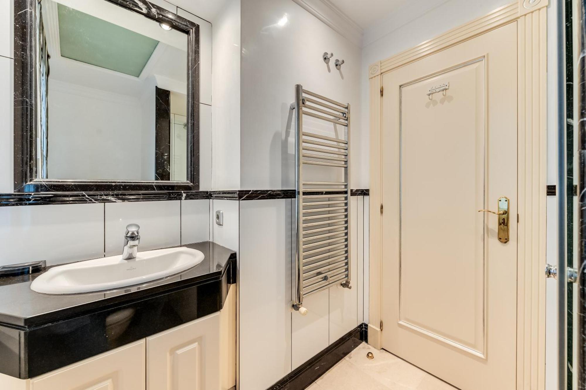 Beachside With Heated Pool Marbella