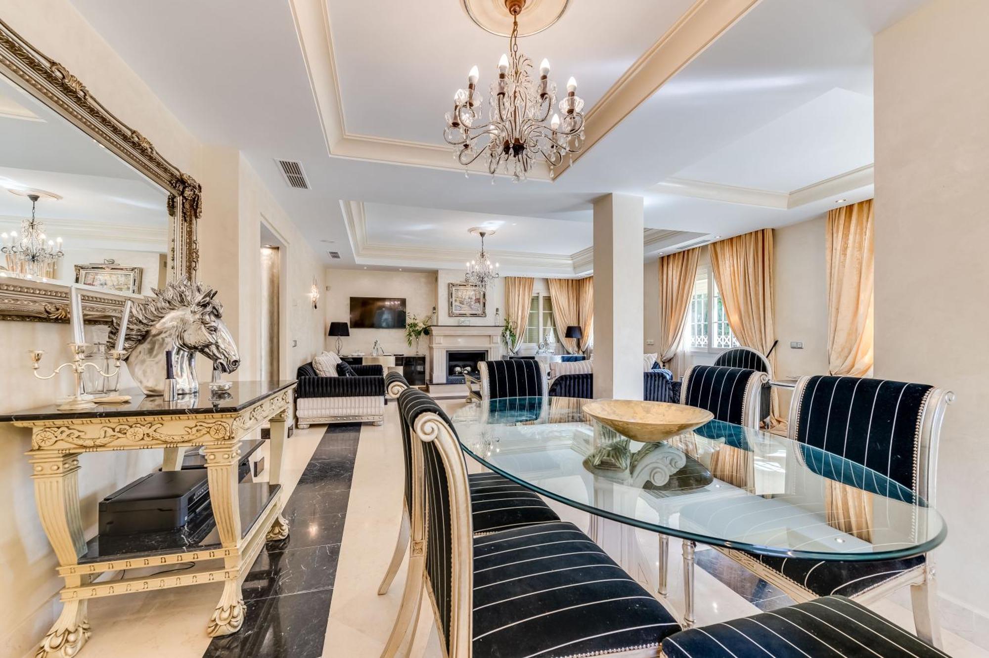 Beachside With Heated Pool * Marbella