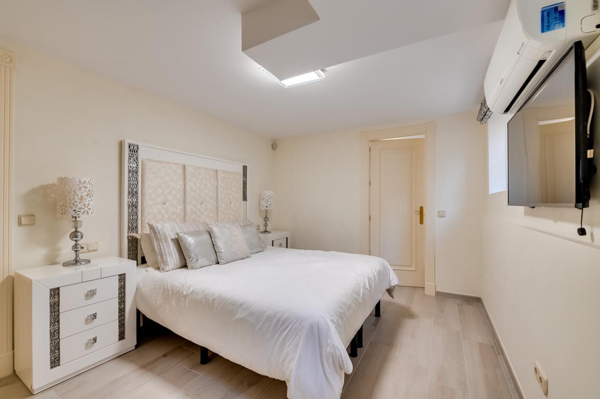 Beachside With Heated Pool * Marbella