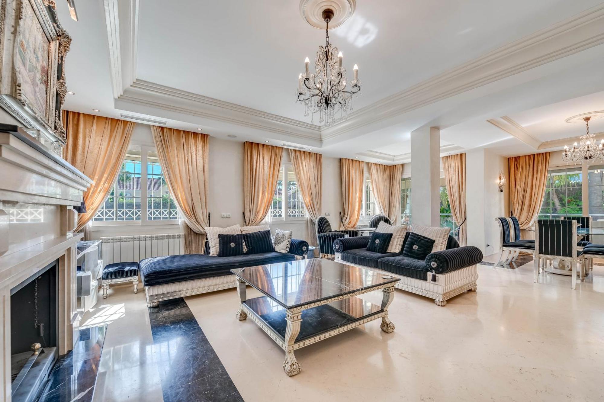 Villa Beachside With Heated Pool