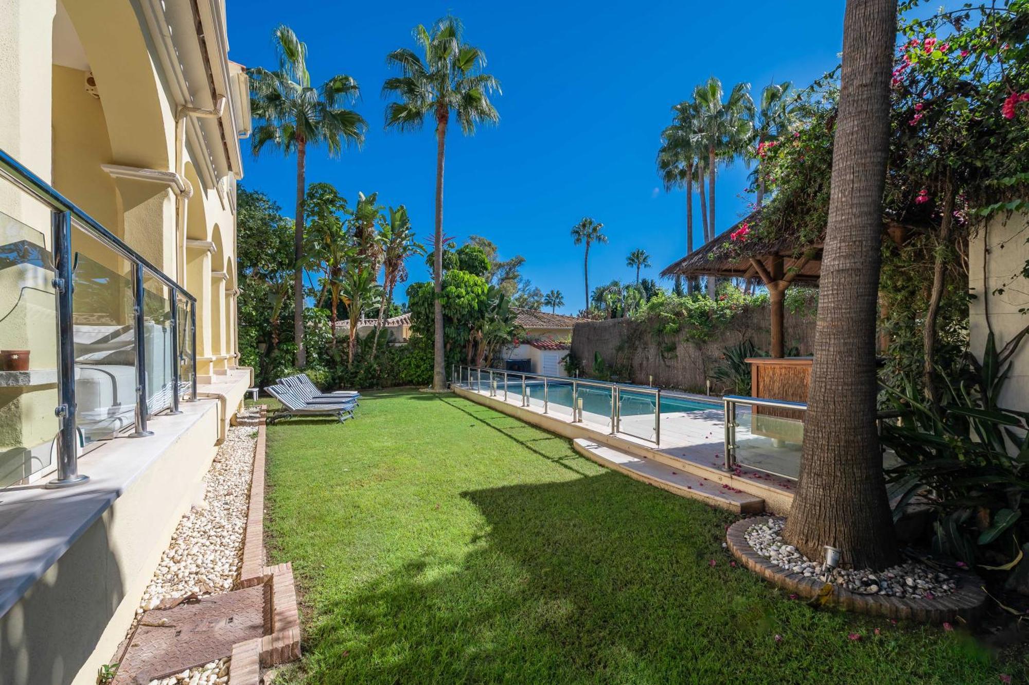 Villa Beachside With Heated Pool Marbella