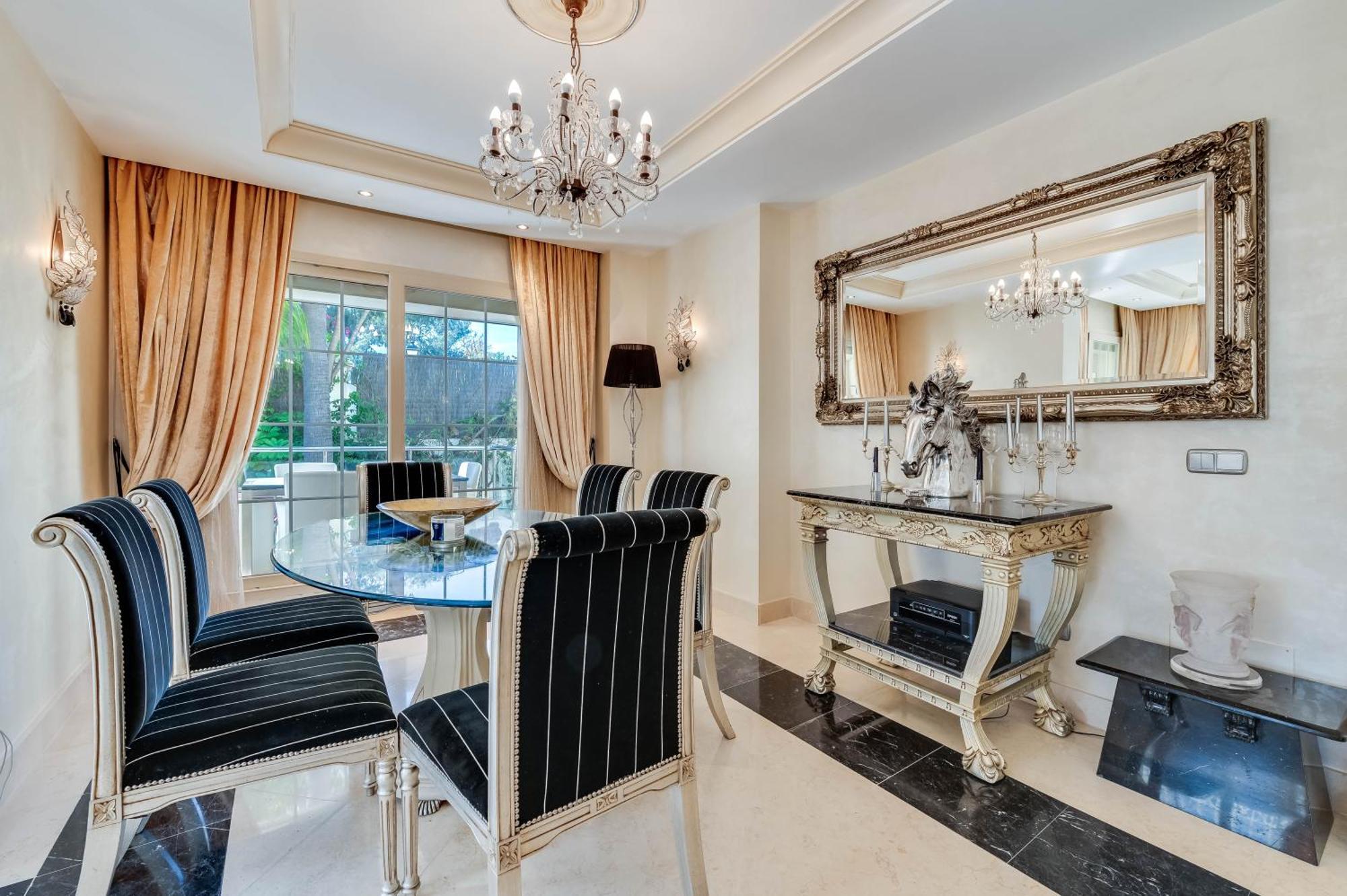 Beachside With Heated Pool Marbella