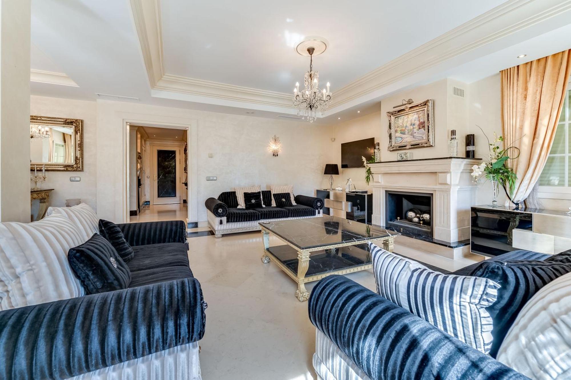 Villa Beachside With Heated Pool Marbella