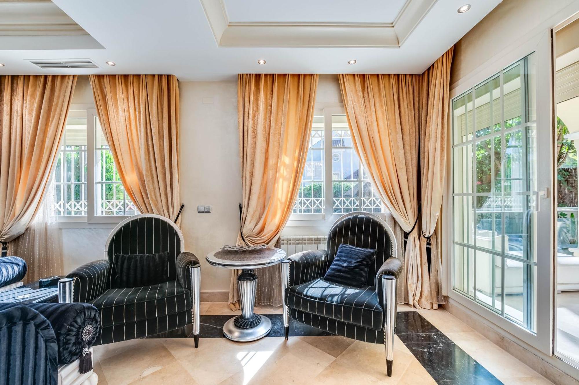 Beachside With Heated Pool Marbella