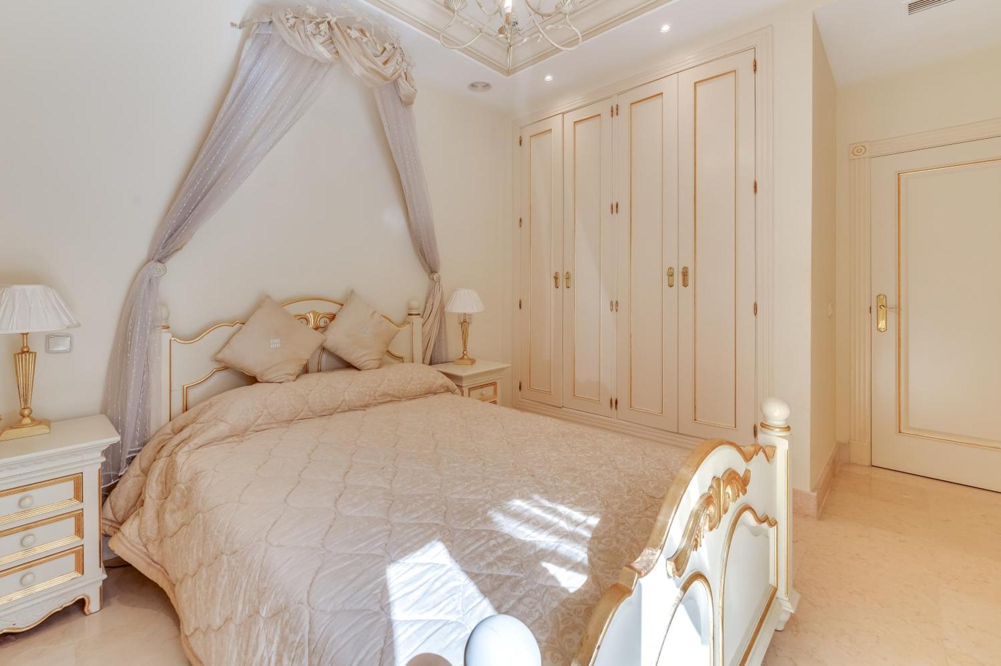 Beachside With Heated Pool Marbella