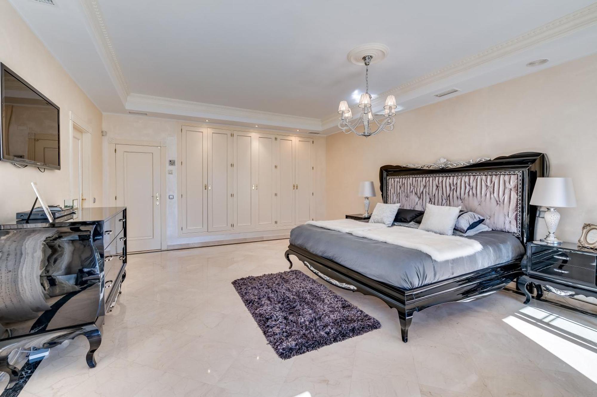 Villa Beachside With Heated Pool Marbella