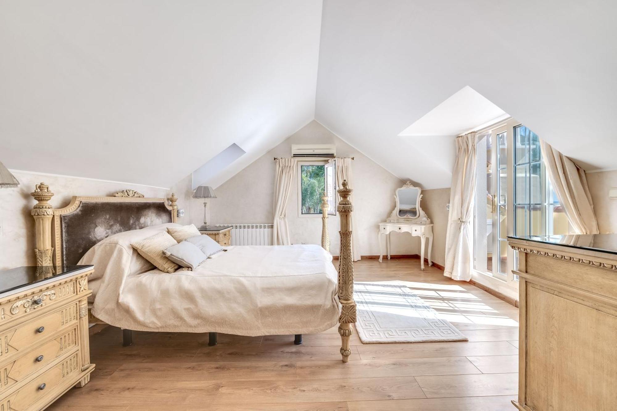 Beachside With Heated Pool Villa Marbellac